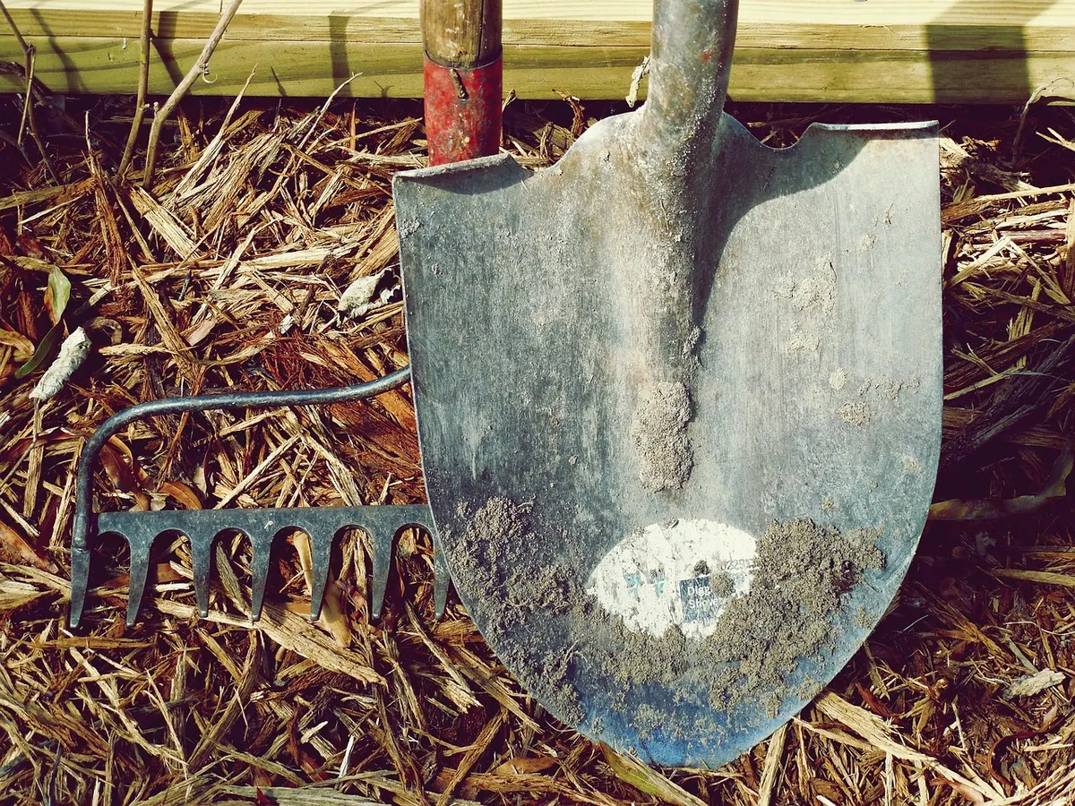Antler Tine vs Copper Pressure Flaker: A Practical Comparison for Knappers